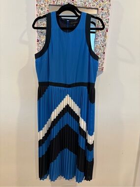 Banana Republic Blue Sleeveless Chevron Pleated Midi Dress